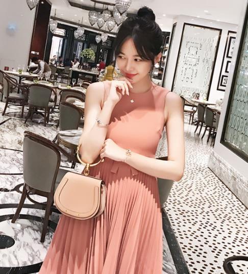 超好看的名媛小香风连衣裙搭配：知性优雅