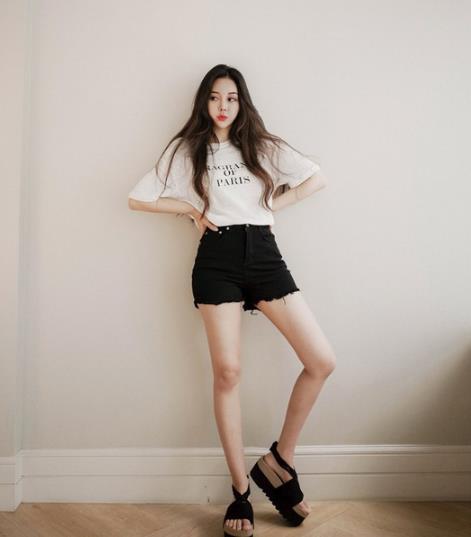 小个子显高穿衣法 短裤短T穿出长腿（图）