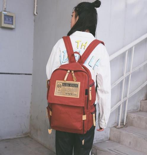 简洁大方的新款双肩包 用几年都不过时（图）