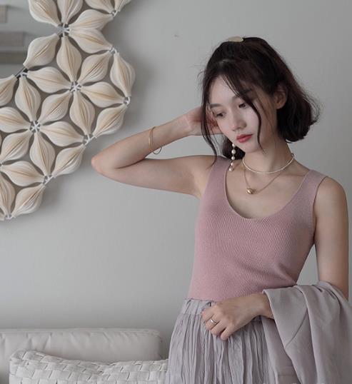 开春时髦出街 背心开衫更胜一筹（图）