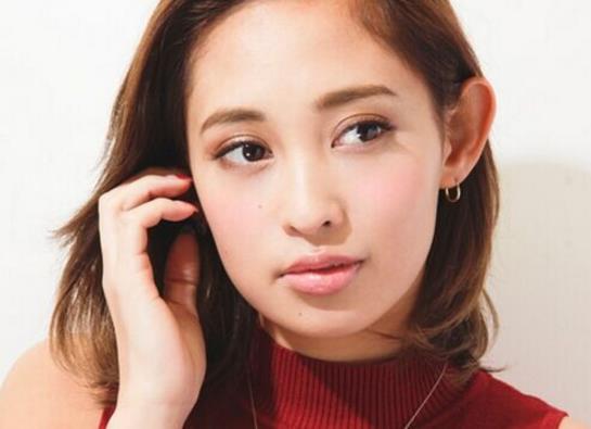 这样简约风妆容 清新脱俗惹人爱（图）