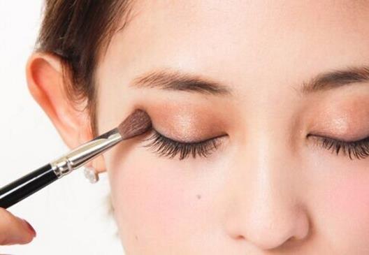 这样简约风妆容 清新脱俗惹人爱（图）