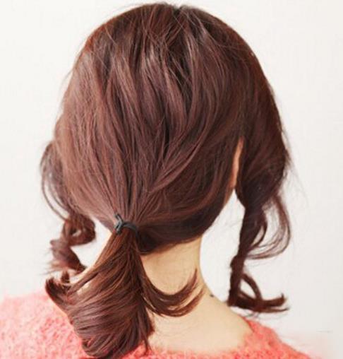 脸大怎么扎马尾好看：5款卷发马尾有瘦脸效果