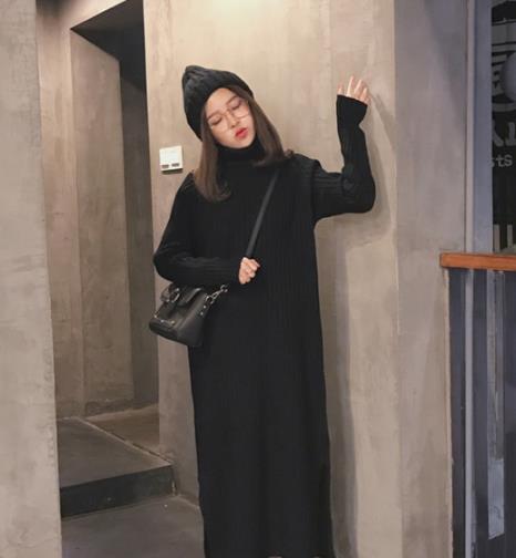 堆堆领针织衫搭配小短裙:显瘦又减龄(图) 堆堆领针织衫搭配小短裙:显瘦又减龄(图)