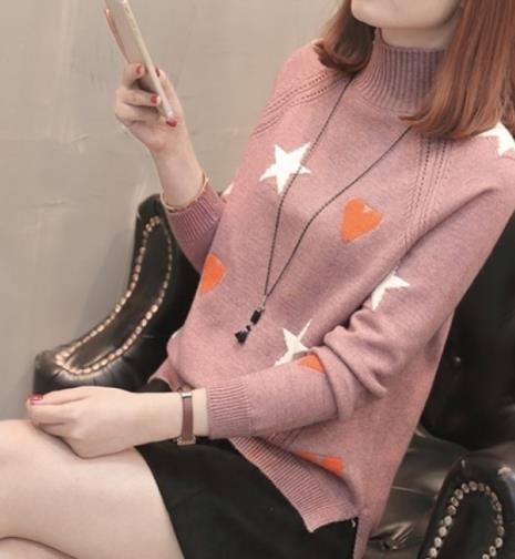 堆堆领针织衫搭配小短裙：显瘦又减龄（图）