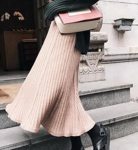 针织半身裙满足不同风格的早春穿搭需求（图）