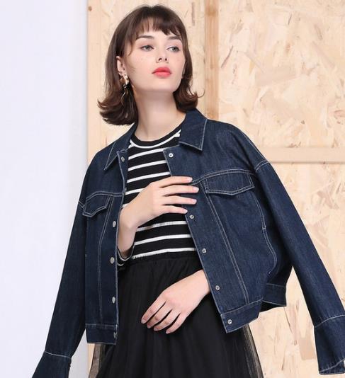 夹克外套绝对是妹子们春日穿搭的一大利器