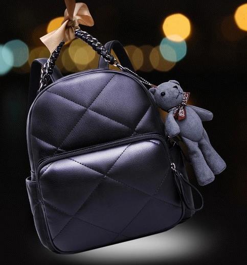 最适合春日里的铆钉双肩包 分外抢眼(图) 最适合春日里的铆钉双肩包 分外抢眼(图)