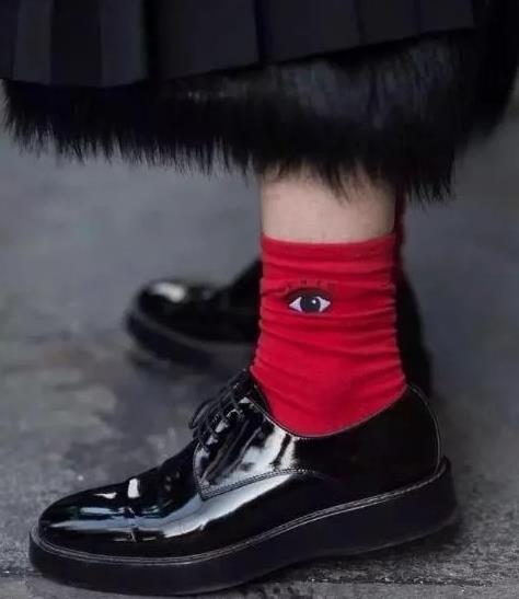 比船袜更时尚 这样的袜子才是今年的流行款