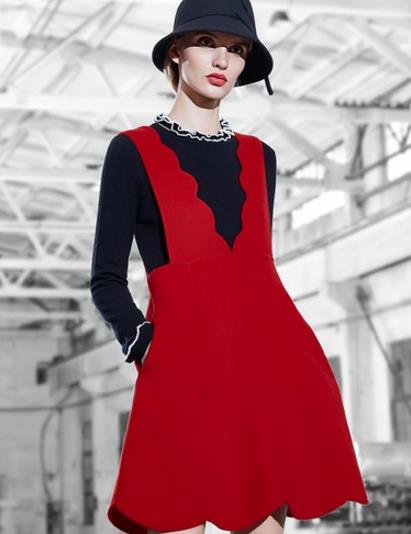 再普通的穿搭 有针织背心裙在都会变得时尚