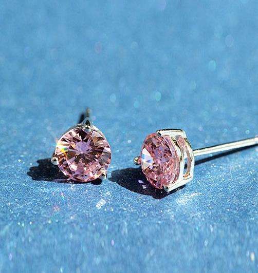 简约耳钉的搭配让你优雅时尚有个性（图）