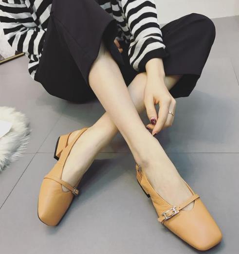 今年都在穿这样的方头鞋 简约又有女人味（图）