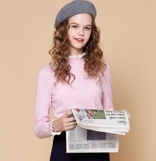 蕾丝针织衫搭配牛仔裤:甜美又不失优雅(图) 蕾丝针织衫搭配牛仔裤:甜美又不失优雅(图)