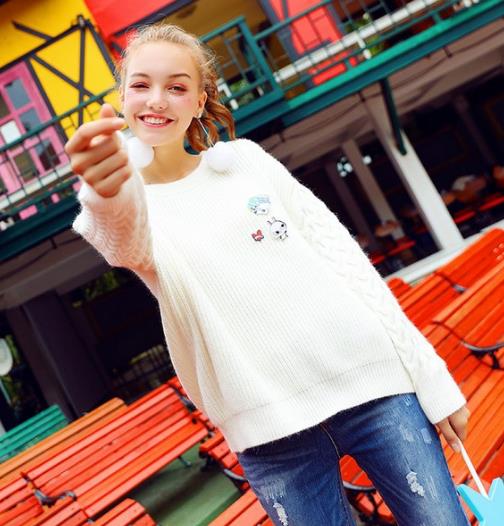 蕾丝针织衫搭配牛仔裤:甜美又不失优雅(图) 蕾丝针织衫搭配牛仔裤:甜美又不失优雅(图)