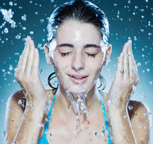 四个洁面方法 让晨起倦肌活力十足（图）