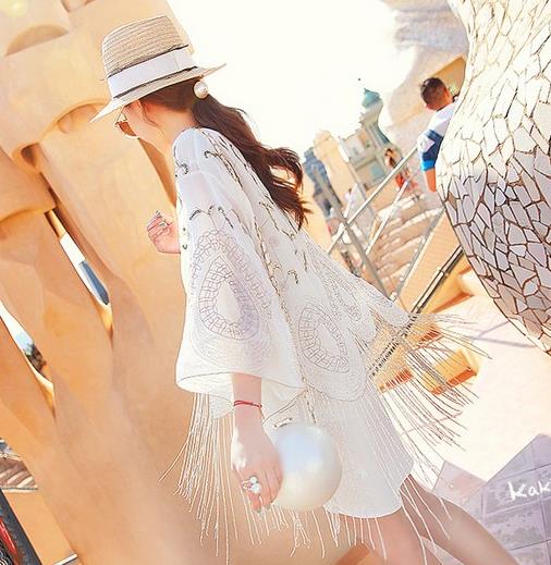 春夏最新款喇叭袖防晒衣 打造性感娇媚气质(图) 春夏最新款喇叭袖防晒衣 打造性感娇媚气质(图)