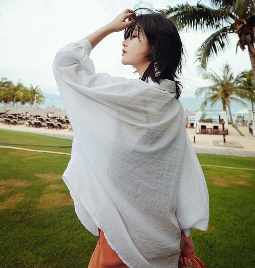 春夏最新款喇叭袖防晒衣 打造性感娇媚气质(图) 春夏最新款喇叭袖防晒衣 打造性感娇媚气质(图)