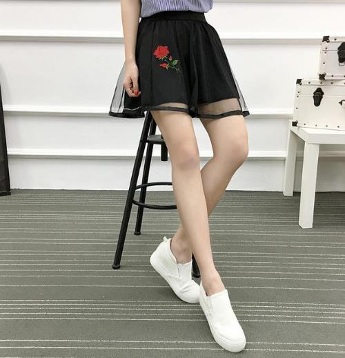 早春流行的时髦款半身裙 性感时尚显腿长(图) 早春流行的时髦款半身裙 性感时尚显腿长(图)