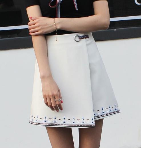 想要大长腿 就要穿这样性感的短裙（图）