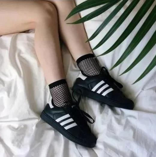 春夏一款能吸睛的渔网短袜是必不可少的(图) 春夏一款能吸睛的渔网短袜是必不可少的(图)