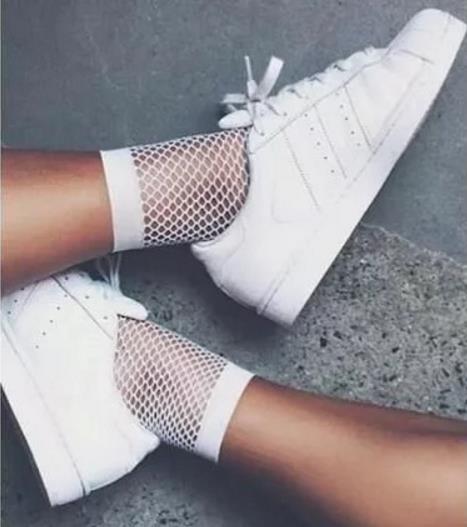 春夏一款能吸睛的渔网短袜是必不可少的（图）