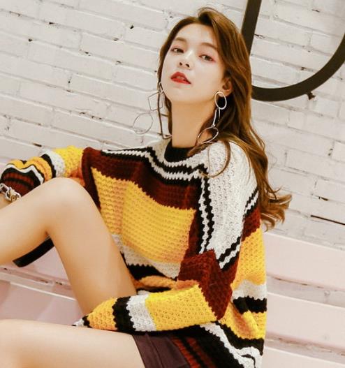 早春不知道怎么穿 让毛衣一周搭配不重样（图）