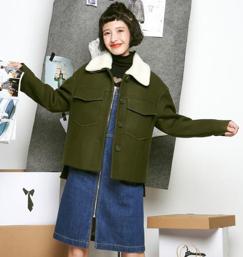 今年春季流行军绿色刺绣V领针织衫搭配（图）