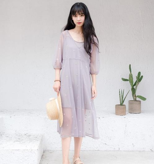 连衣裙的多种搭配 打造时尚优雅轻熟风（图）