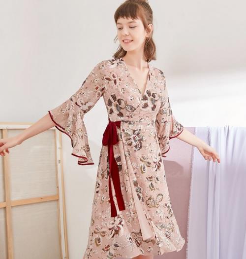 时尚新宠喇叭袖上衣这样搭配优雅显气质（图）