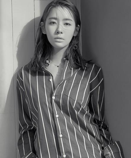 明星同款条纹衬衫搭配 展多变时尚魅力（图）