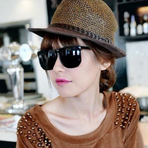 初夏最时尚的单品 最潮墨镜搭配法（图） 