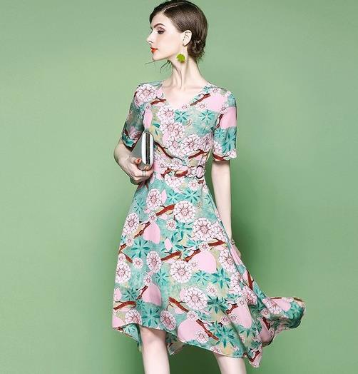 要想夏天过得去 穿搭就得带点绿（图）