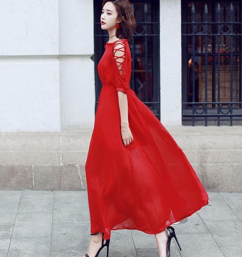 今年流行绑带连衣裙 让优雅更自在（图）