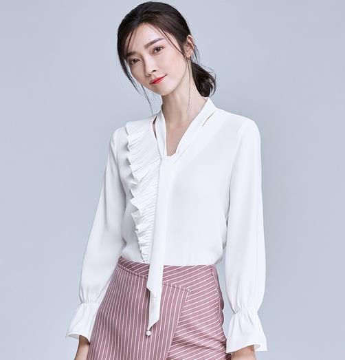 看雪纺衫如何搭配下装才能应付盛夏（图）