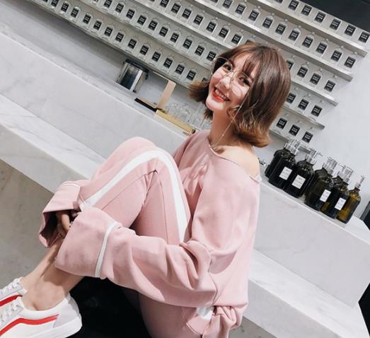 春暖花开 春款时髦卫衣的多种搭配示范（图）