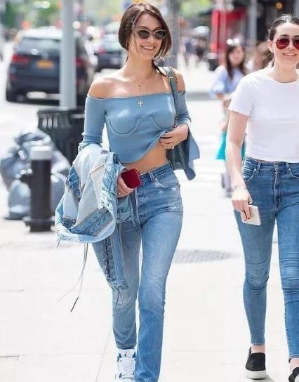 时尚女神教你一条牛仔裤的多种穿搭方式（图）