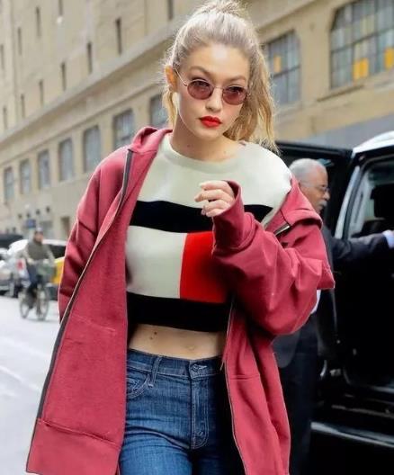 时尚女神教你一条牛仔裤的多种穿搭方式（图）