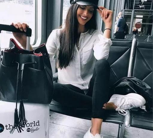 今年流行紧身小黑裤 五种小黑裤搭配超性感