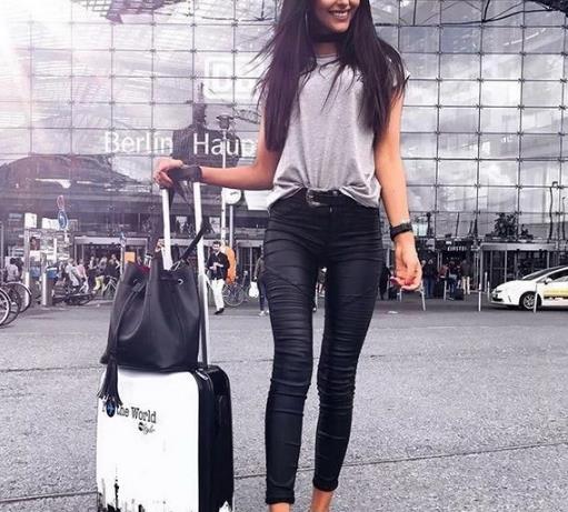 今年流行紧身小黑裤 五种小黑裤搭配超性感