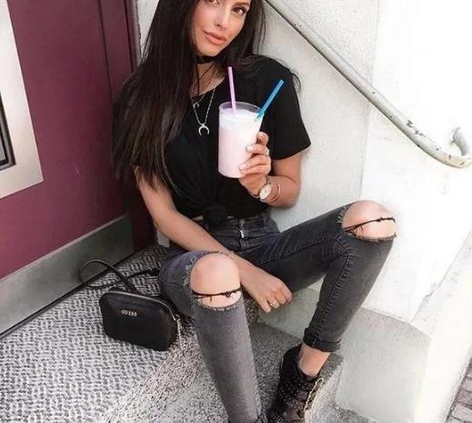 今年流行紧身小黑裤 五种小黑裤搭配超性感