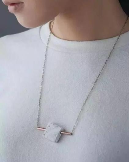 这些小众的饰品搭配 让你的品位一直飞(图) 这些小众的饰品搭配 让你的品位一直飞(图)