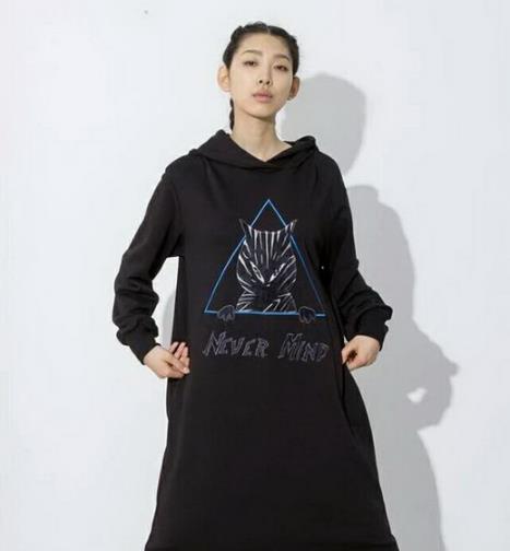 这样时髦个性的卫衣就能轻松搞定春日搭配