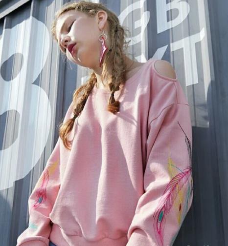 这样时髦个性的卫衣就能轻松搞定春日搭配