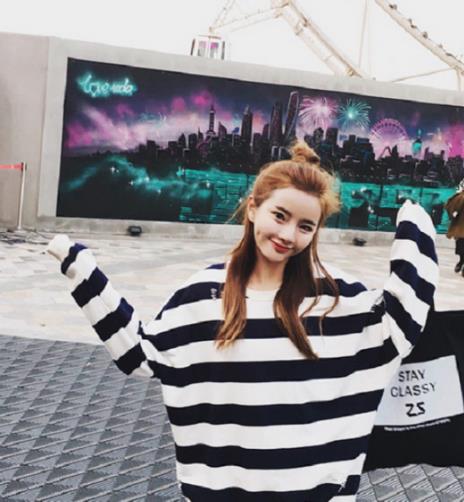 轻熟系的性感就要靠这样的搭配来体现（图）