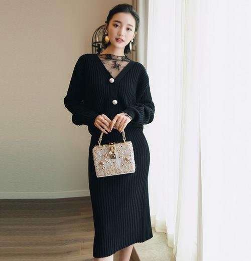 春季有了金丝绒百褶裙套装 想不吸睛都难（图）