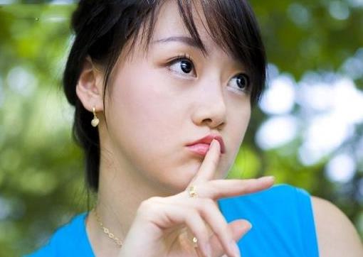 如何避免皱纹疯长 盘点对皮肤有害行为(图) 如何避免皱纹疯长 盘点对皮肤有害行为(图)