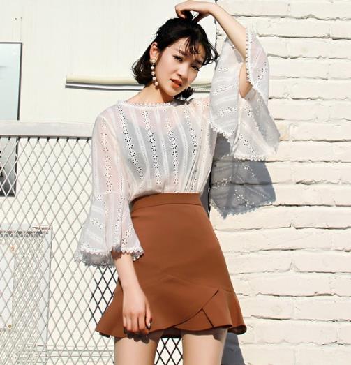 这样的连衣裙现在穿正适合:简约又优雅(图) 这样的连衣裙现在穿正适合:简约又优雅(图)