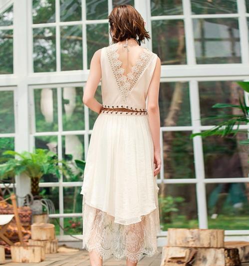 夏日最流行性感露背装 时髦迷人速成(图) 夏日最流行性感露背装 时髦迷人速成(图)