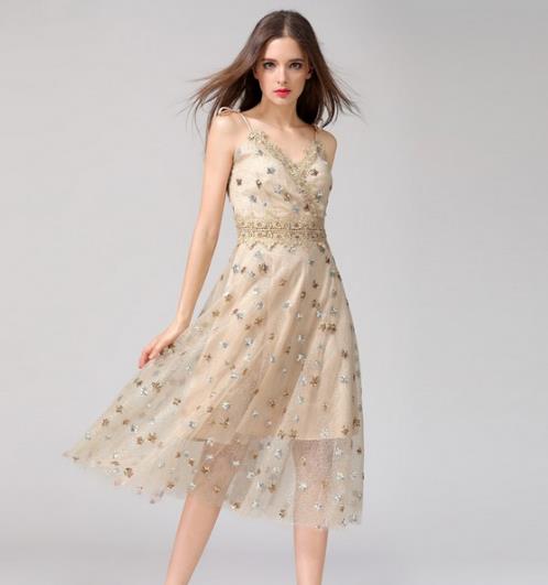 夏日最流行性感露背装 时髦迷人速成(图) 夏日最流行性感露背装 时髦迷人速成(图)