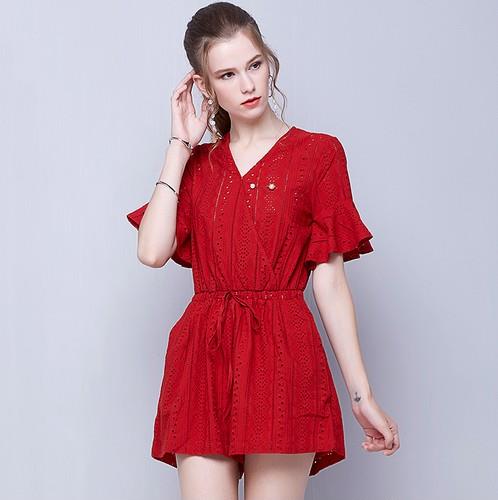 适合微胖女生的宽松背带牛仔短裤：显瘦减龄